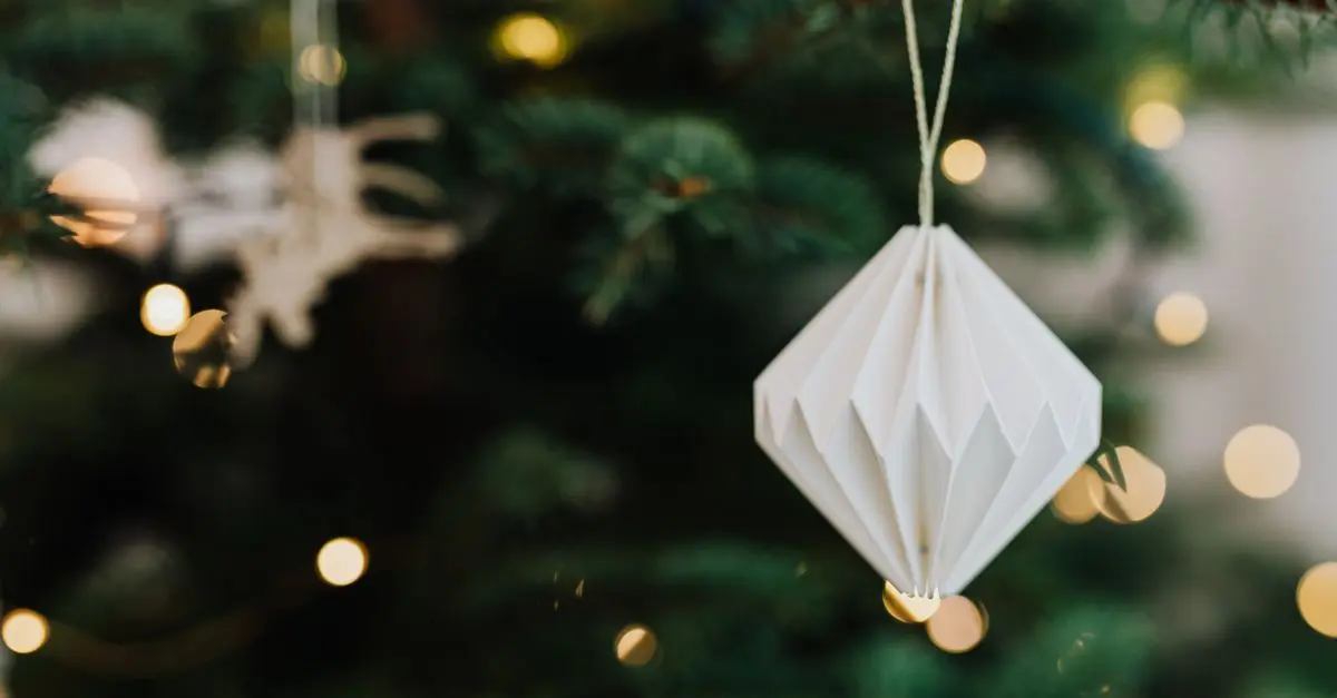 Comment Créer une Décoration de Noël Écologique et Magique