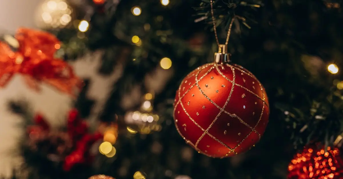 Les 10 Traditions de Noël à Adopter pour Éveiller la Magie