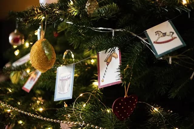 Les Secrets d'une Décoration de Noël Magique et Écologique