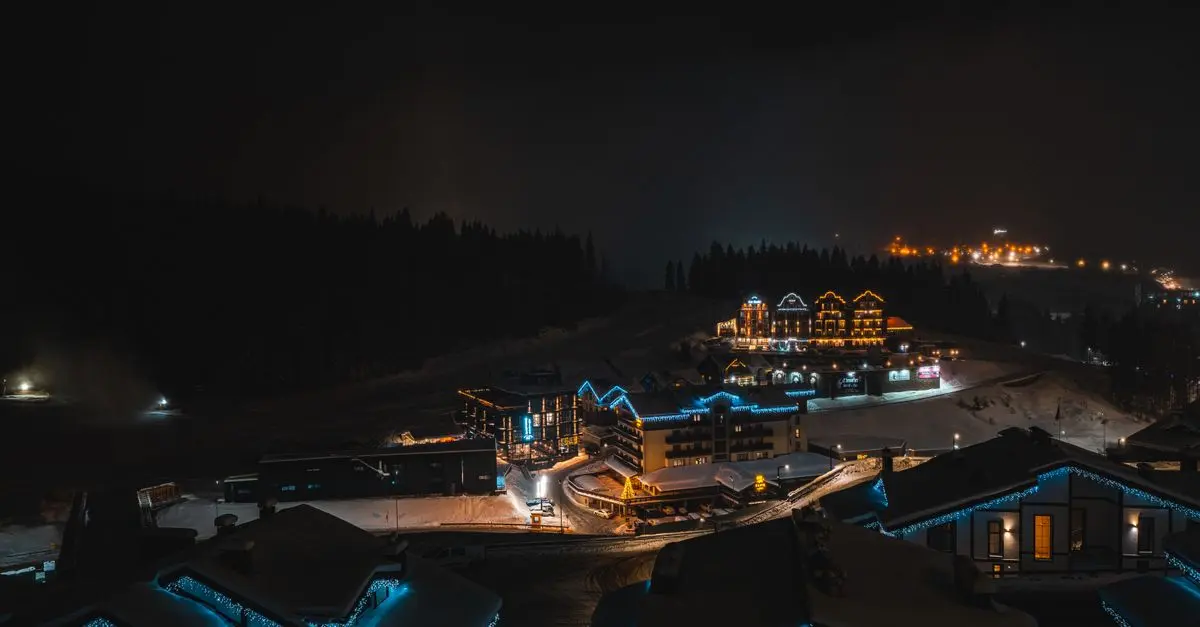 Créer un Village de Noël Éblouissant : Guide Pratique